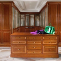 ����� Royal Luxury, Faoma
