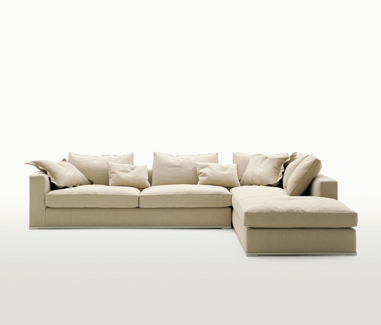 Трехместный диван на металлическом каркасе обитый кожей или тканью Omnia, B&B Italia S.p.A