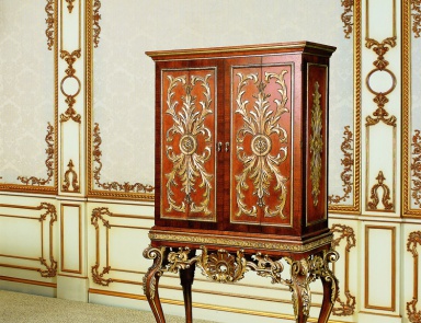 Шкаф на высоких ножках, Carlo Asnaghi