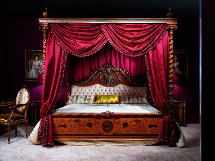 Двуспальная кровать от итальянского производителя Carlo Asnaghi