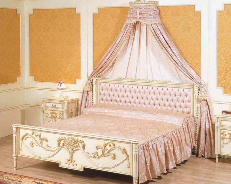 Двуспальная кровать от итальянского производителя Fratelli Radice