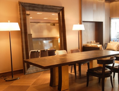 Обеденный стол на массивных ножках, Promemoria