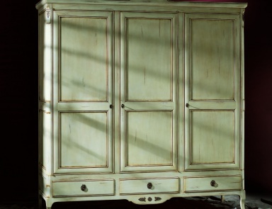 Шкаф трёхстворчатый продукции Stella Del Mobile