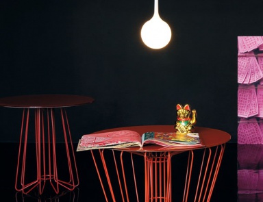 Стол круглый продукции Zanotta