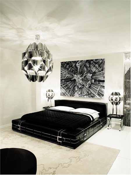 Кровать двуспальная на подиуме обитая кожей Grantour Coupe, Ipe Cavalli
