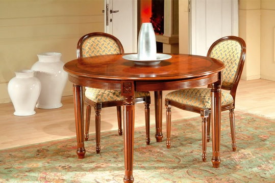 Обеденный стол