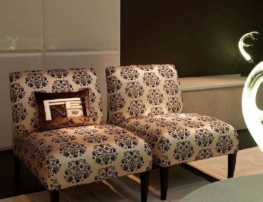 Кресло на высоких ножках