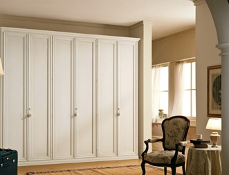 Шкаф платяной на каркасе из тамбурато Leo, Benedetti (мебель классические спальни)