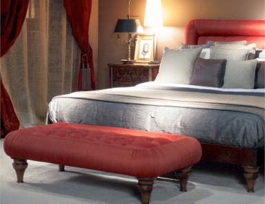 Пуф с ножками из массива ореха и обивкой из текстильной ткани, Annibale Colombo