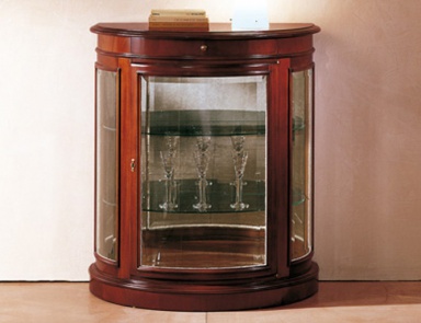 Низкая витрина с застекленным фасадом, Medea