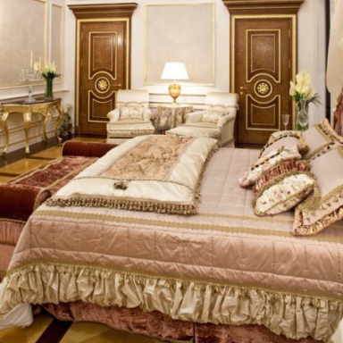 Двуспальная кровать