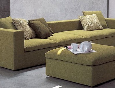 Пуф на каркасе из массива дерева обитый кожей или тканью Land, Bonaldo