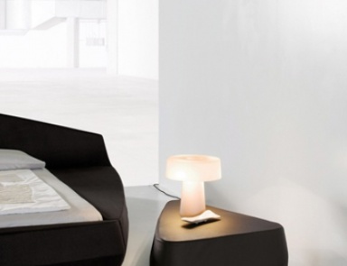 Пуф-столик треугольный обитый кожей или тканью Point, Bonaldo