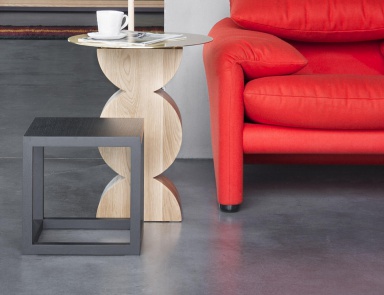 Журнальный столик 261 Note на каркасом из алюминия, Cassina