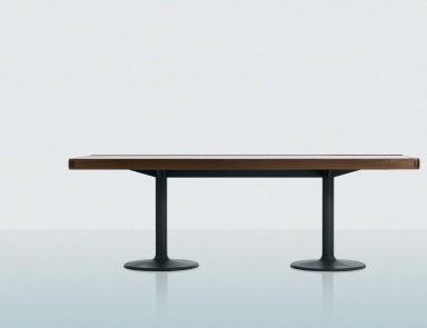 Обеденный стол LC11-P на металлическом каркасе, Cassina