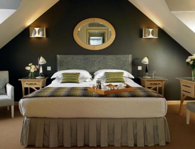 Двуспальная кровать, Mark Wilkinson