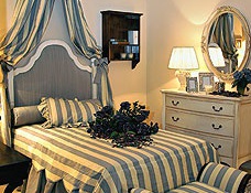 Кровать с мягким изголовьем, DOLFI