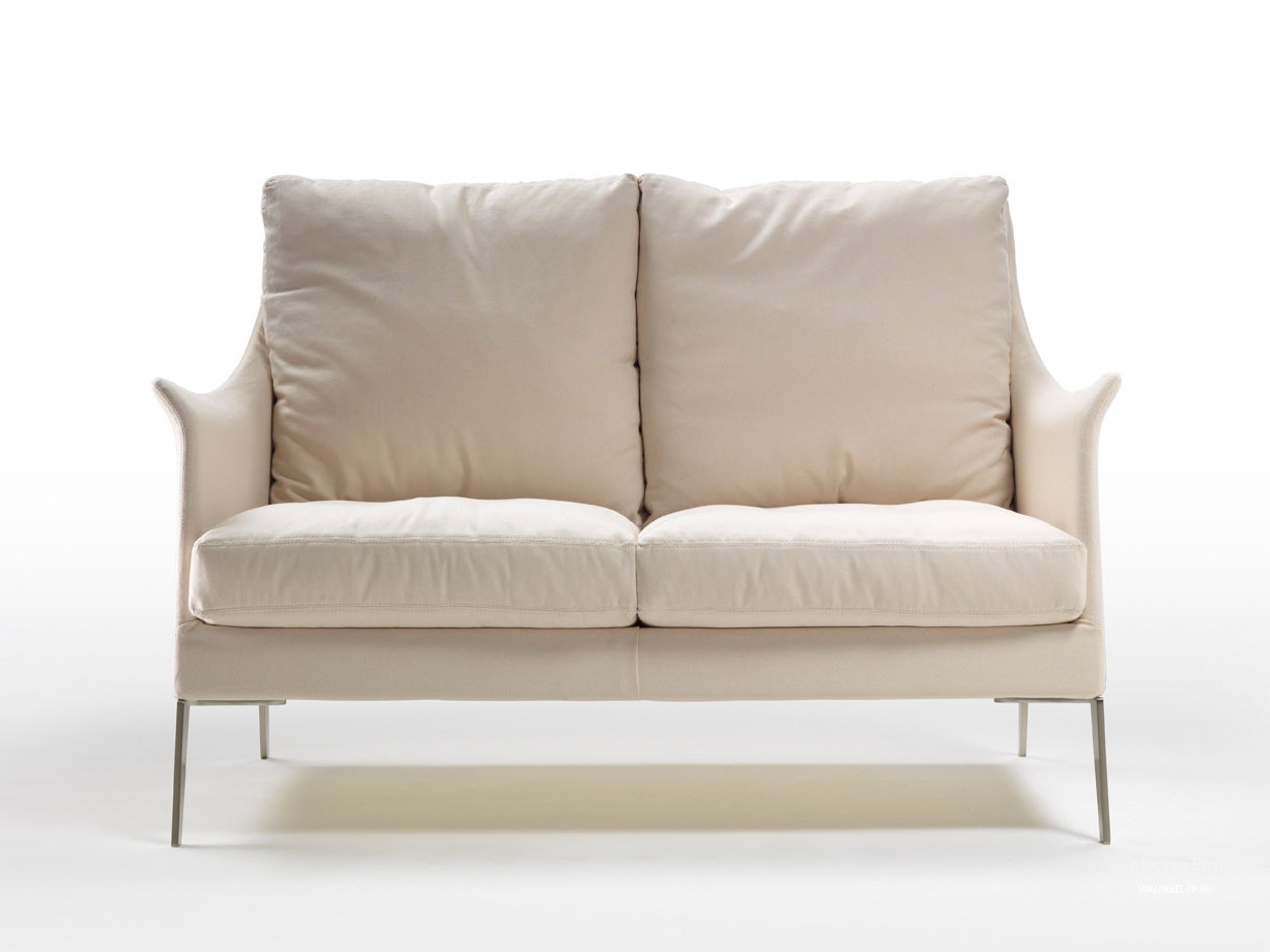 Небольшой двухместный диван на высоких ножках Boss, Flexform - Мебель МР