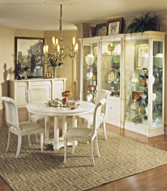 Обеденный стол