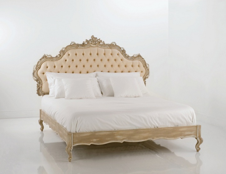 Шикарная спальня в светлых тонах