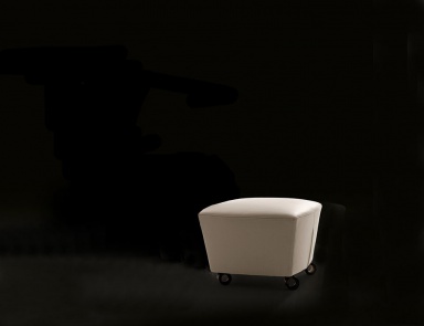 Пуф на колесах на основе из фанеры Barry, Giorgetti