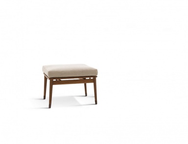 Пуф на каркасе из массива орешника Denny, Giorgetti