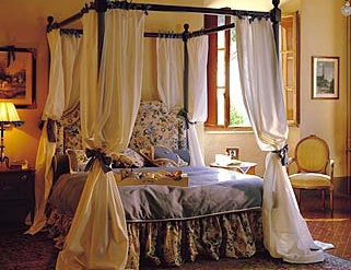 Кровать с высоким изголовьем - DOLFI