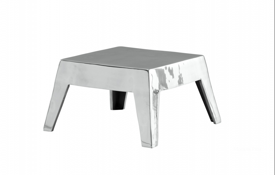 Низкий столик из блестящего литого алюминия, Basso - Poliform