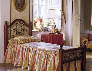 Кровать с высоким изголовьем - DOLFI