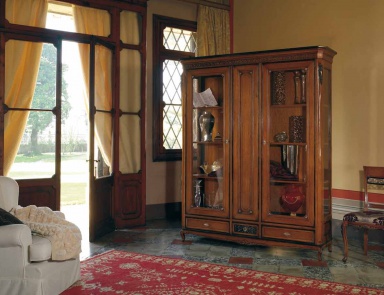 Витрина на резных ножках в отделке орехом Villa, Arve Style