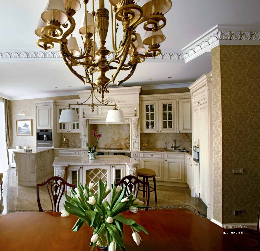 Гарнитур для кухни с резными карнизами и барельефами Traditional Comp. 22, Neff Kitchens