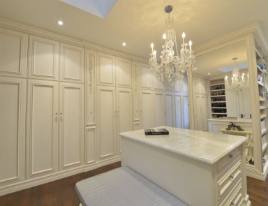 Гардеробная в лаке с резьбой Neff Valet Comp.6, Neff Kitchens (гардеробная комната система, италия)