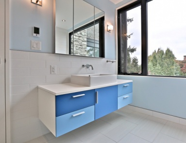 Гарнитур для ванной в отделке евроламинатом Contemporary Comp.5, Neff Kitchens
