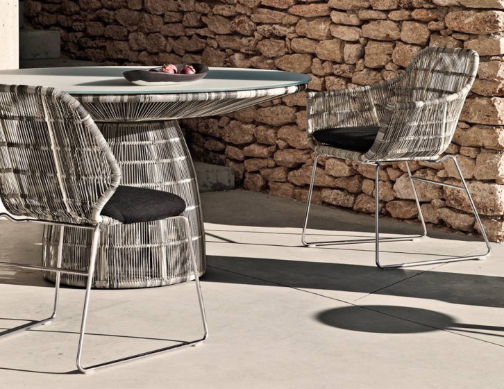Модели от B&B Italia – украшение сада миланского отеля Bulgari