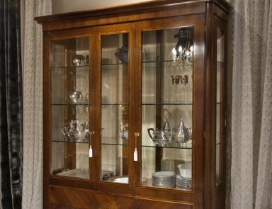 Витрина с распашными створками, Medea