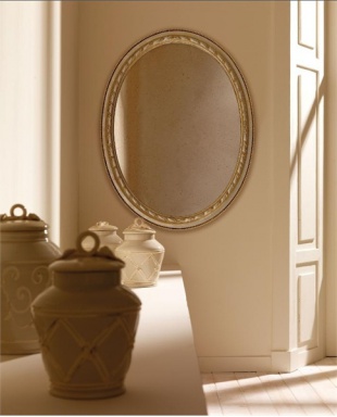 Овальное зеркало